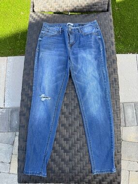 Kensie Medium Blue Skinny Jeans with Knee Distress